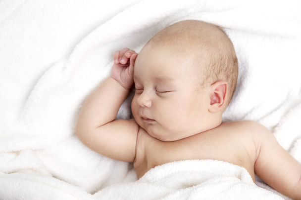 baby boy sleeps in the baby bed - Foto, Imagen