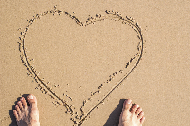 Forme de coeur dans le sable
 - Photo, image