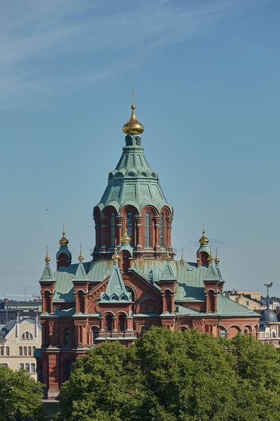 Catedral de Uspenski, uma catedral ortodoxa oriental em Helsinque, Finlândia
 - Foto, Imagem