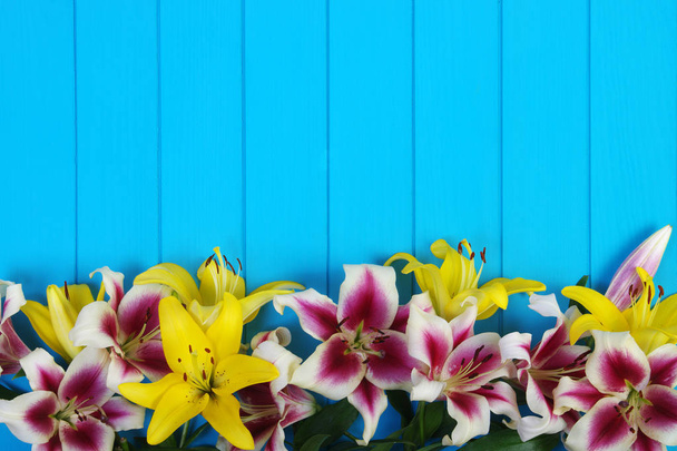  ahşap plakalar Lily çiçekler - Fotoğraf, Görsel