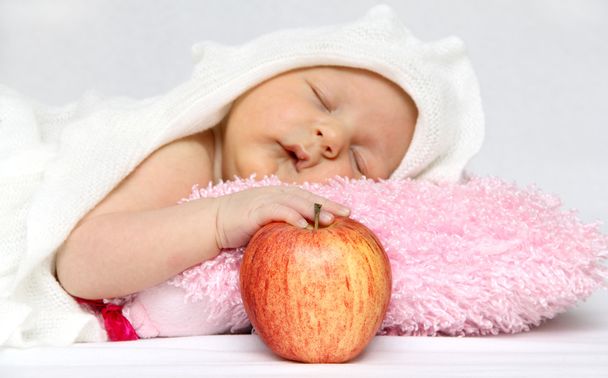 Baby with apple - Foto, afbeelding