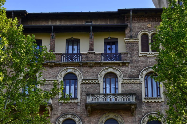 Dům z vítězství, nebo dům draků v Corso Francia. Je to historická budova v Turíně, je to jeden z nejzajímavějších příkladů novogotickém stylu v tomto městě. - Fotografie, Obrázek