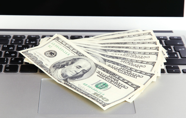 Money on laptop close-up - Φωτογραφία, εικόνα