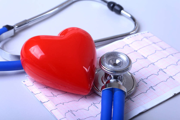 Heart with medical stethoscope on the paper cardiogram - Valokuva, kuva