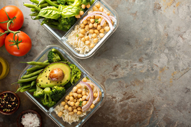 Vegan meal prep containers with cooked rice and chickpeas - Foto, immagini