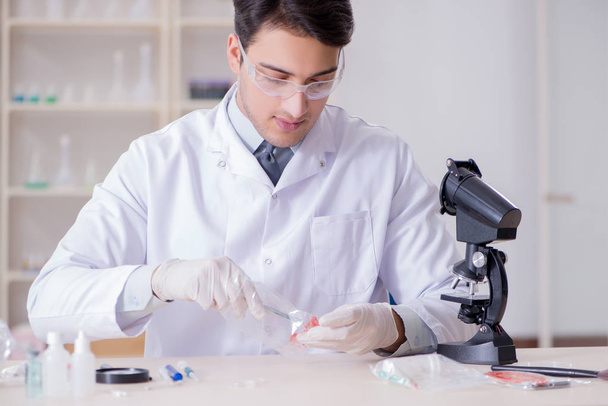 Expert criminologist working in the lab for evidence - Photo, Image