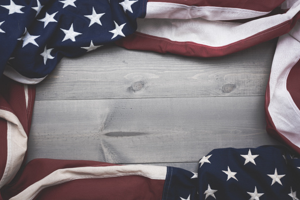 Η σημαία της Ηνωμένες Πολιτείες σε φόντο γκρι σανίδα με αντίγραφο χώρου - Φωτογραφία, εικόνα