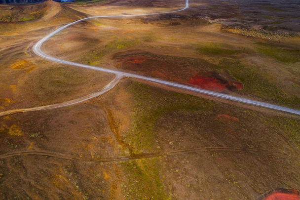 İzlanda hava fotoğrafçılığı dron tarafından yakalanan. Güzel landsca - Fotoğraf, Görsel