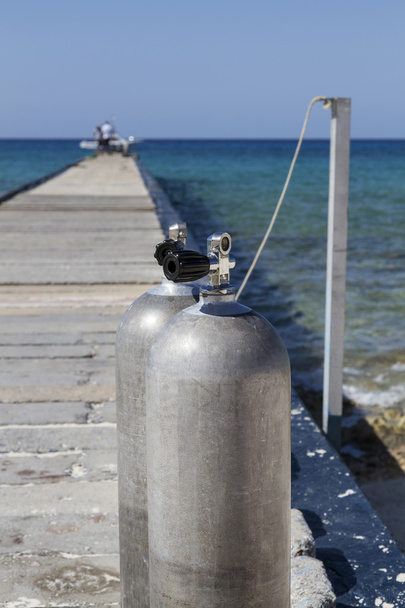 Tanques de oxigênio para mergulho
 - Foto, Imagem