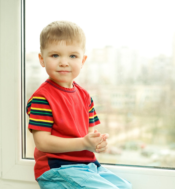 Boy sits on a window - Fotoğraf, Görsel