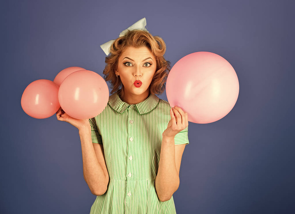 Retro woman with party balloons, celebration. - Foto, afbeelding
