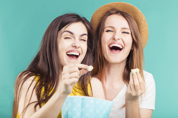 Girls Having Fun with Popcorn - Foto, Imagen