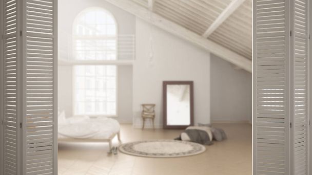 İskandinav yatak odası, tavan ahşap kirişler, beyaz iç tasarım, mimar tasarımcı kavramı, açılış beyaz katlanır kapı arka plan bulanıklık - Fotoğraf, Görsel