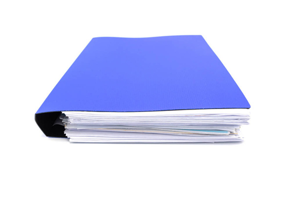 Dossier bleu avec documents et documents. conservation des contrats. fond blanc isolé
 - Photo, image