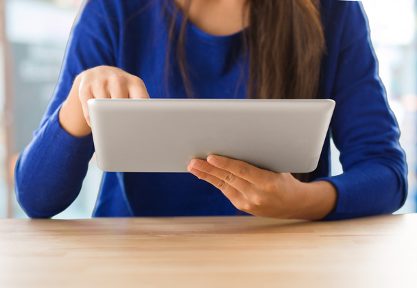 Woman holding a digital tablet - Foto, imagen