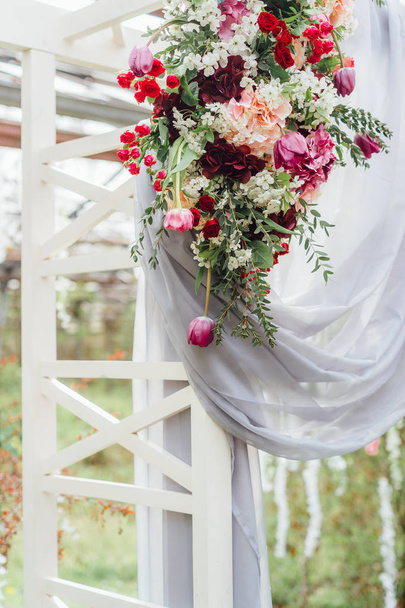 красивые весенние цветы для свадебного декора
 - Фото, изображение
