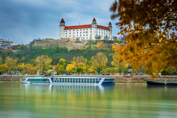 Château de Bratislava
 - Photo, image