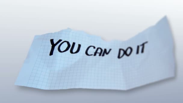 sana "voit tehdä sen" torned paperilla kaltevuus tausta
 - Materiaali, video