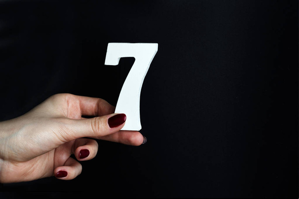 To female hands the number seven. - Valokuva, kuva