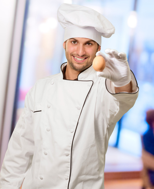 Portrait Of Young Chef Holding Egg - Foto, immagini