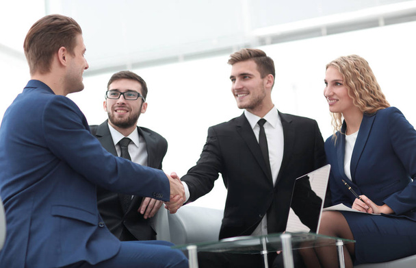 handshake of business people at business meeting in the office - Foto, Imagem