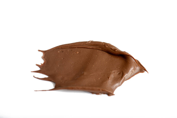 Creme de chocolate espalhando isolado sobre fundo branco. Alimentos ba
 - Foto, Imagem