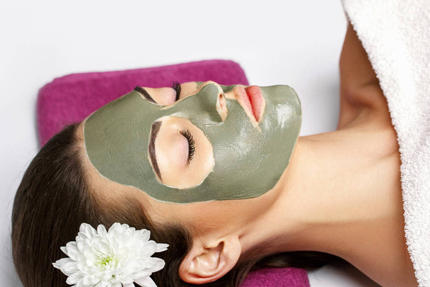 Woman with clay facial mask in beauty spa. Skincare. Beauty Conc - Zdjęcie, obraz