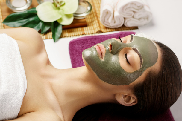 Face peeling mask, spa beauty treatment, skincare. Woman getting - Φωτογραφία, εικόνα