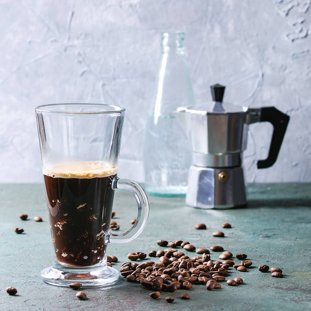 Köpüklü su ile kahve espresso - Fotoğraf, Görsel