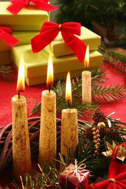 Χριστούγεννα κερί και δώρα - Φωτογραφία, εικόνα