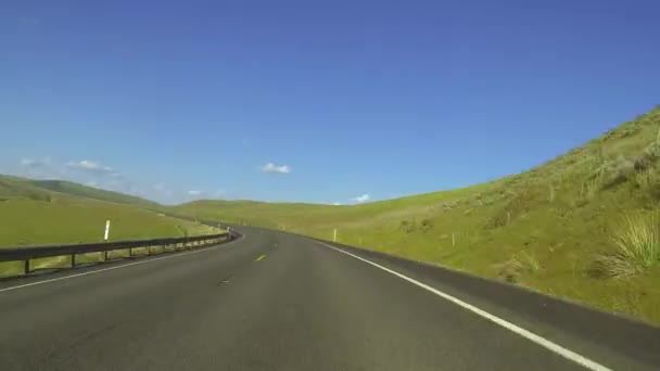 4 k time-lapse van een drive through Centraal Washington op een zonnige lente-middag - Video