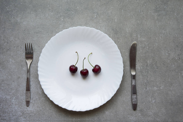 Cherries on the white plate - Fotoğraf, Görsel