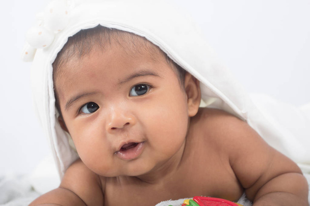 lindo poco asiático bebé
  - Foto, Imagen