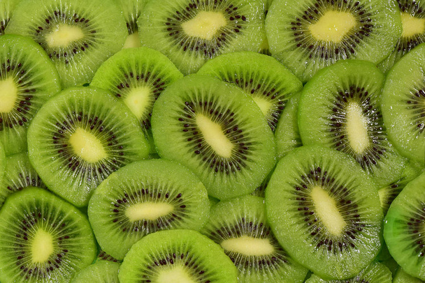Kiwi fatias de frutas dispostas como fundo
 - Foto, Imagem