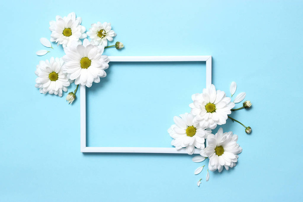 floral composition on a pastel background. frame of flowers. Minimalism, top view. Birthday, Mother's Day, Women's Day, March 8. celebration. flatlay - Fotó, kép