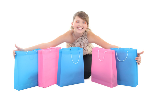 adolescente con bolsas de compras sobre blanco
 - Foto, imagen