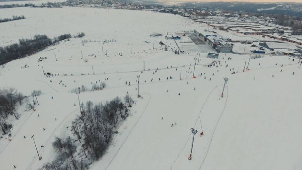 Estância de esqui na temporada de inverno. Vista aérea
. - Foto, Imagem