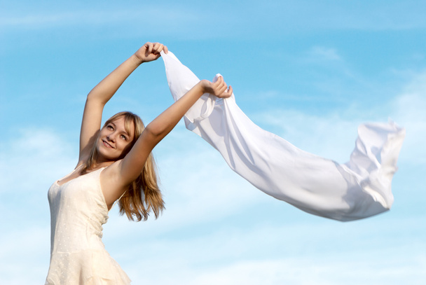 Танцующая девушка с платком
 - Фото, изображение