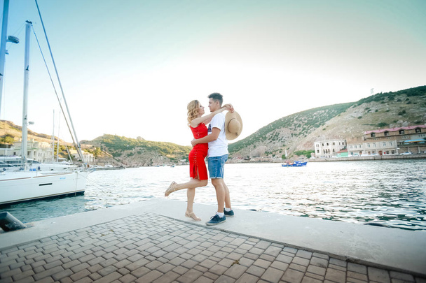 couple in love posing outdoors.pregnant woman with husband  - Foto, immagini
