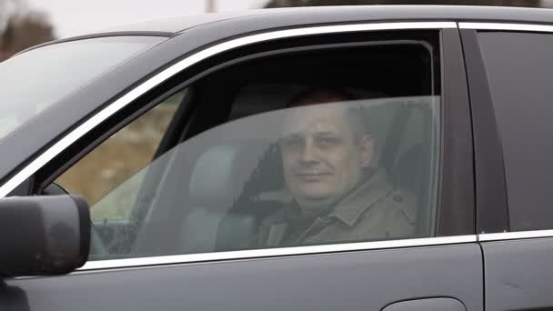 Ευτυχισμένος άνθρωπος με άδεια οδήγησης - Πλάνα, βίντεο