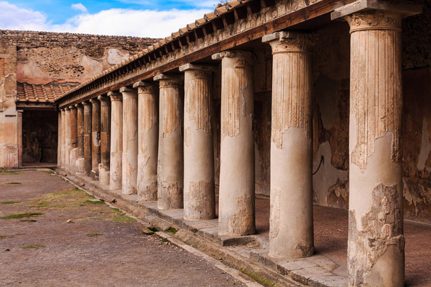 Pysyvät sarakkeet Pompeijissa
 - Valokuva, kuva