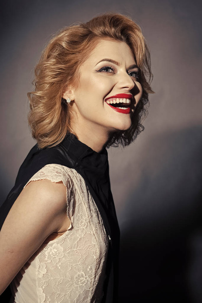 retro sensual happy woman with blond hair, visage. - Фото, изображение