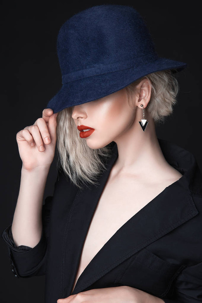 young woman in hat - Фото, зображення