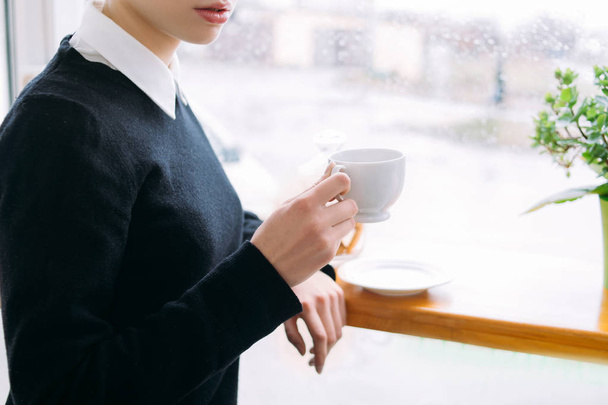 Morgens Tasse Kaffee Koffein Abhängigkeit Frau halten - Foto, Bild