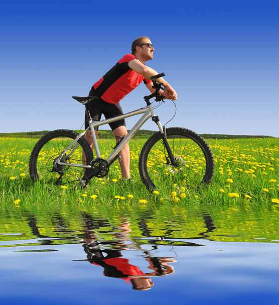 Байкер с горным велосипедом
 - Фото, изображение