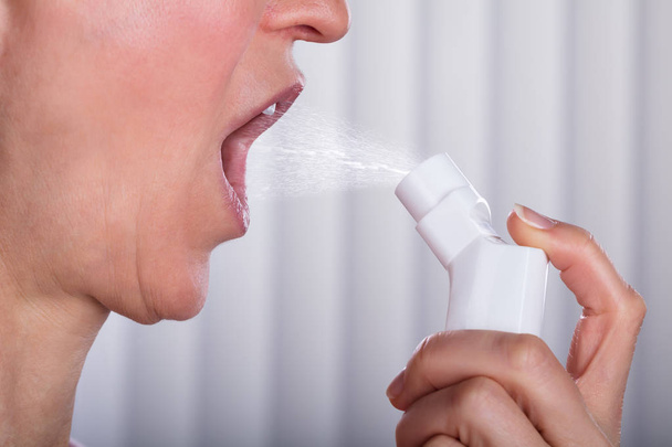 Close-up Photo Of Woman Using Asthma Inhaler - Фото, зображення