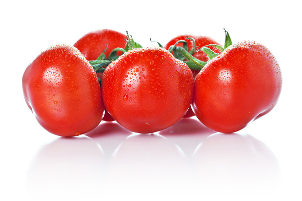 Gros plan de tomates de vigne isolées sur du blanc
 - Photo, image