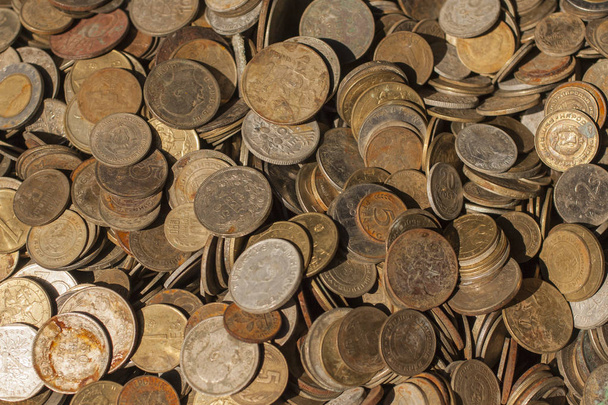 Geld in Zeiten des Sozialismus. die alten Münzen. Münzen aus Bulgarien, Jugoslawien, Tschechien, Deutschland, Türkei. - Foto, Bild