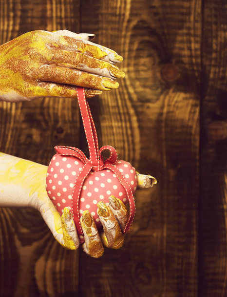 female hand holding valentine heart - Foto, immagini