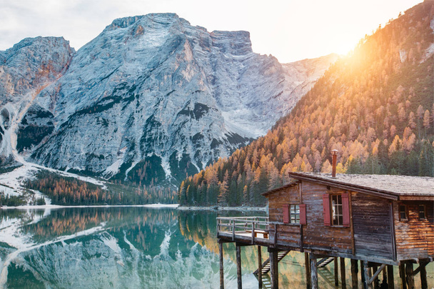 Amazing view of Lago di Braies (Pragser Wildsee), most beautiful lake in South Tirol, Dolomites mountains, Italy. Popular tourist attraction. Beautiful Europe. - Valokuva, kuva
